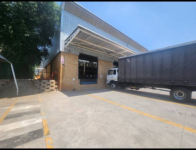 7,235M² WAREHOUSE TO LET IN LONGMEADOW